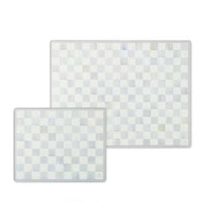 MACKENZIE-CHILDS planche avant motif Sterling Check, présente bien sur le comptoir
