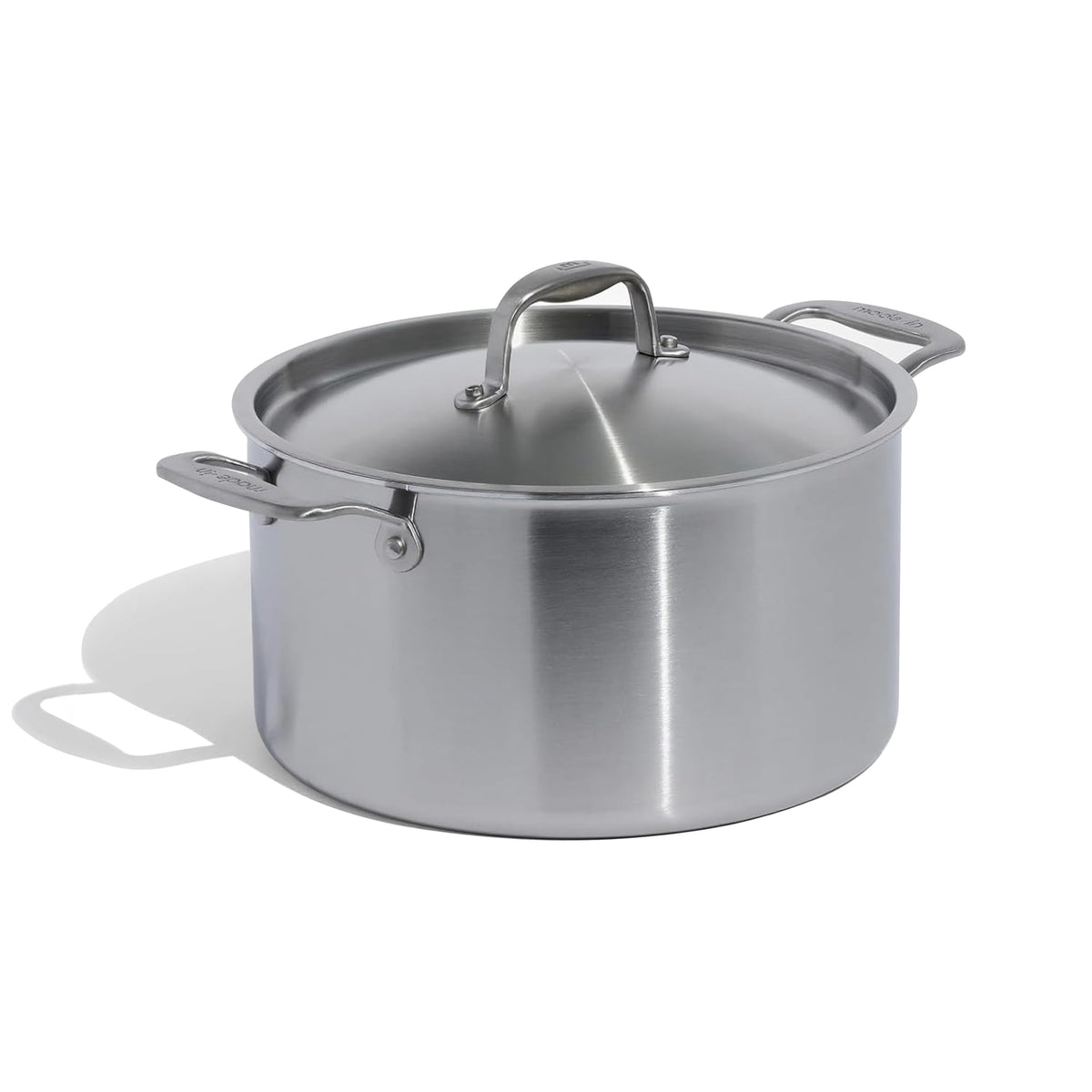 Made In vue avant de la casserole 8 quart montrant la finition professionnelle et la capacité