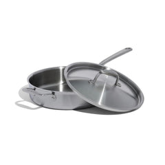 Made In vue de face de la sauteuse montrant la finition inox et stabilité