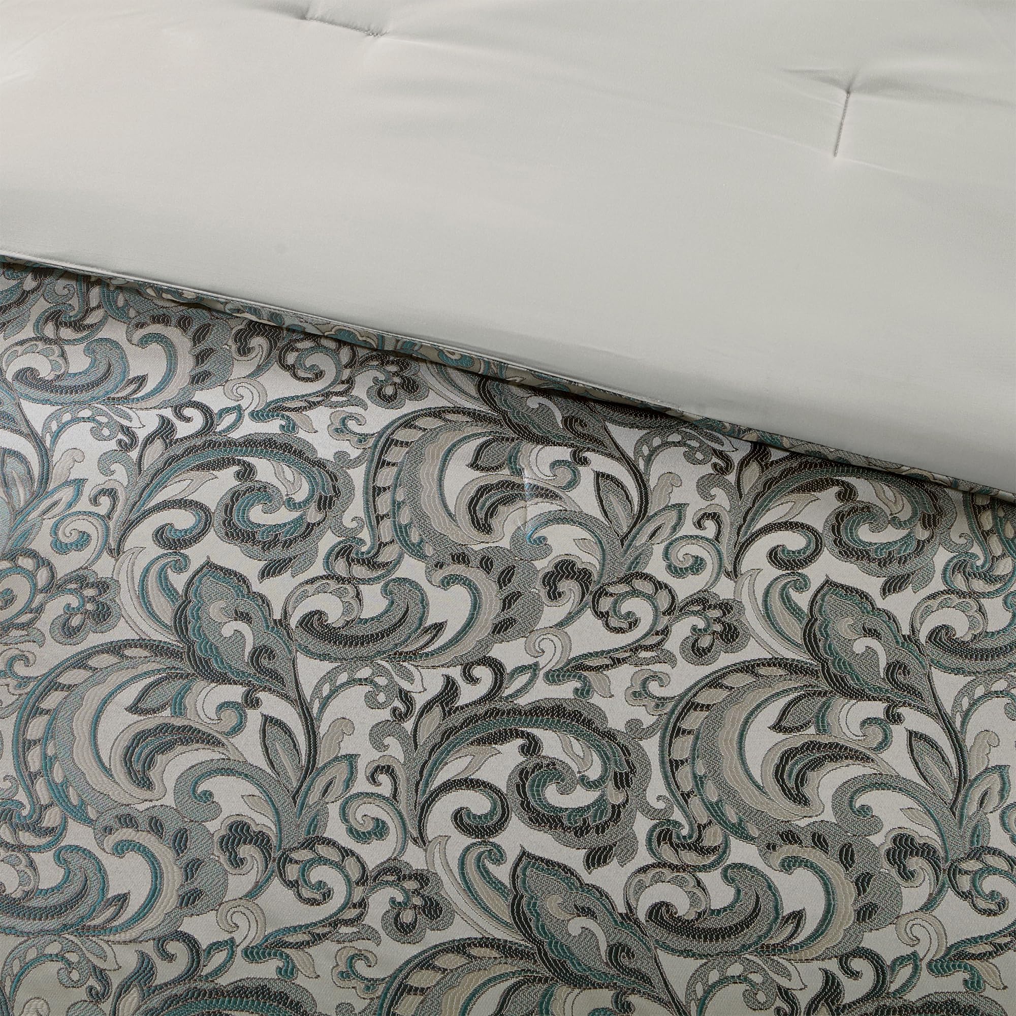 Madison Park gros plan faux soie montrant texture luxueuse et douceur