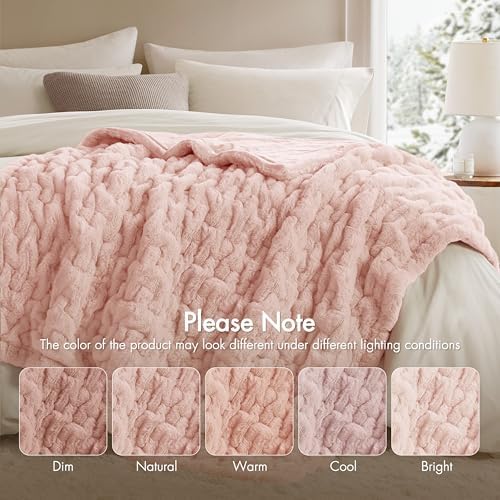 Madison Park jeté blush en chambre apportant touche décorative
