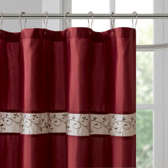 Madison Park détail broderie et pintuck montrant texture et finition raffinée