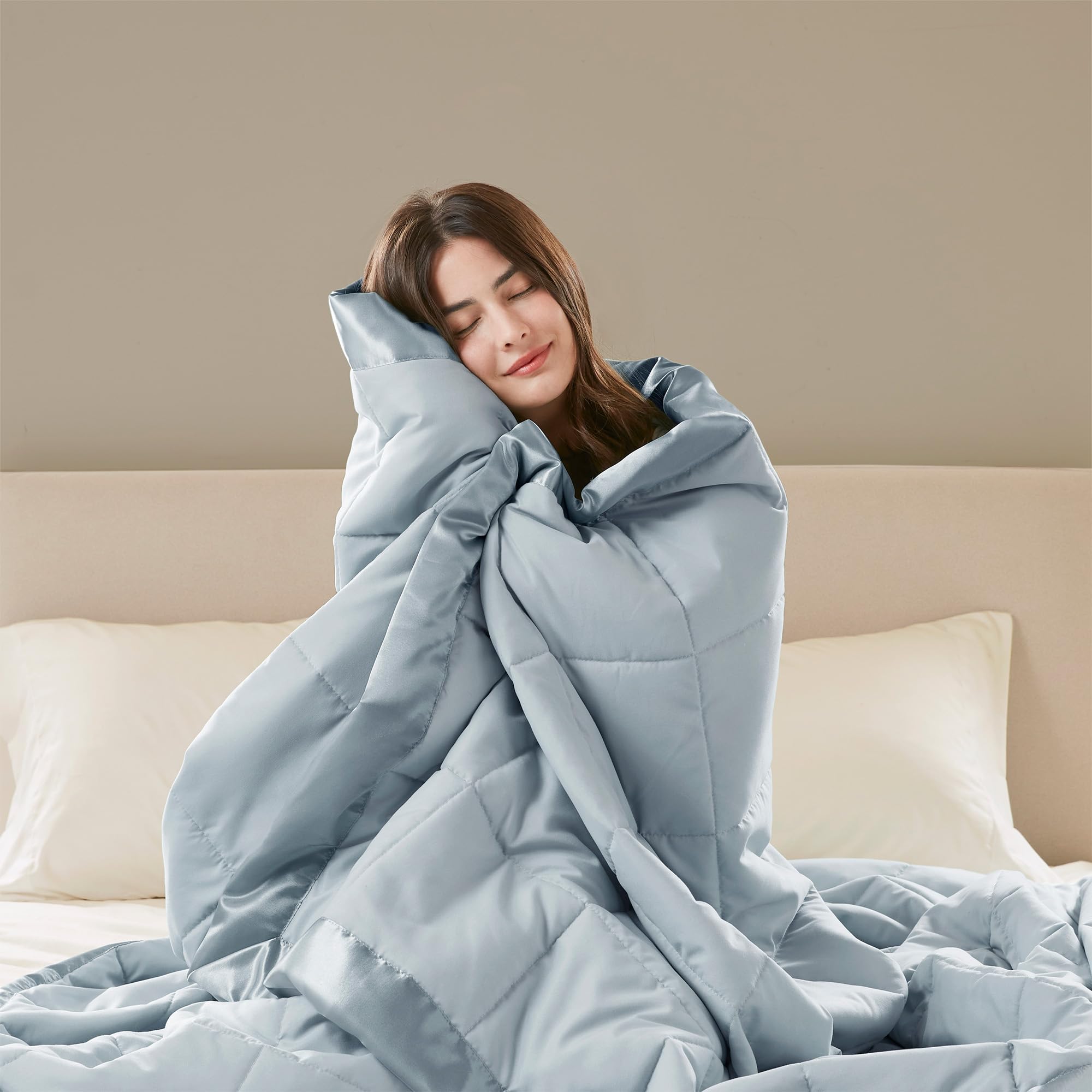 Madison Park couverture pliée montrant souplesse et rangement compact pour gain de place