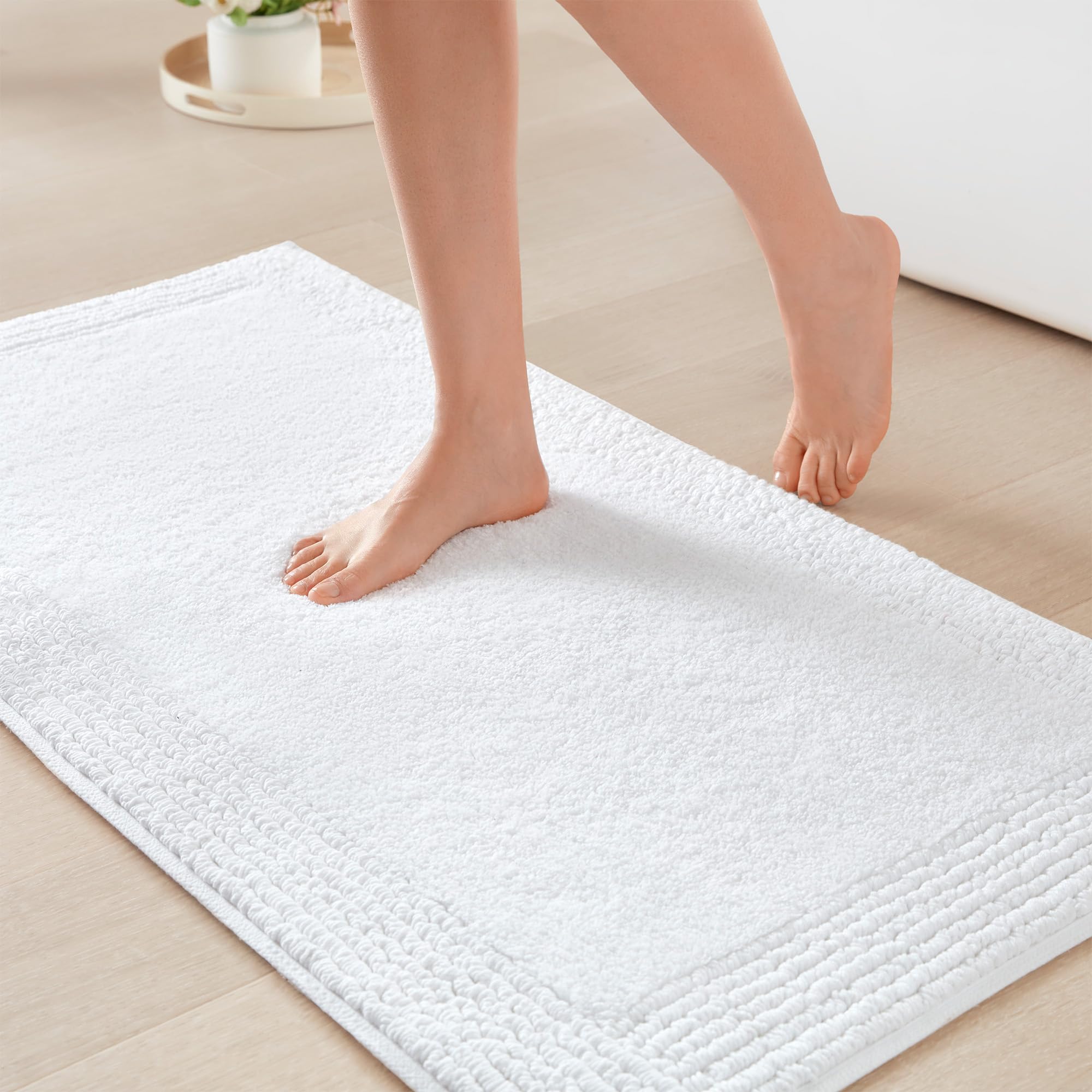 Madison Park tapis de bain face avant blanc offrant confort immédiat