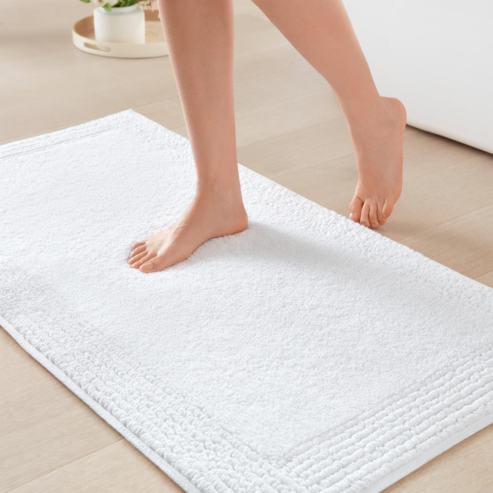 Madison Park tapis de bain face avant blanc offrant confort immédiat