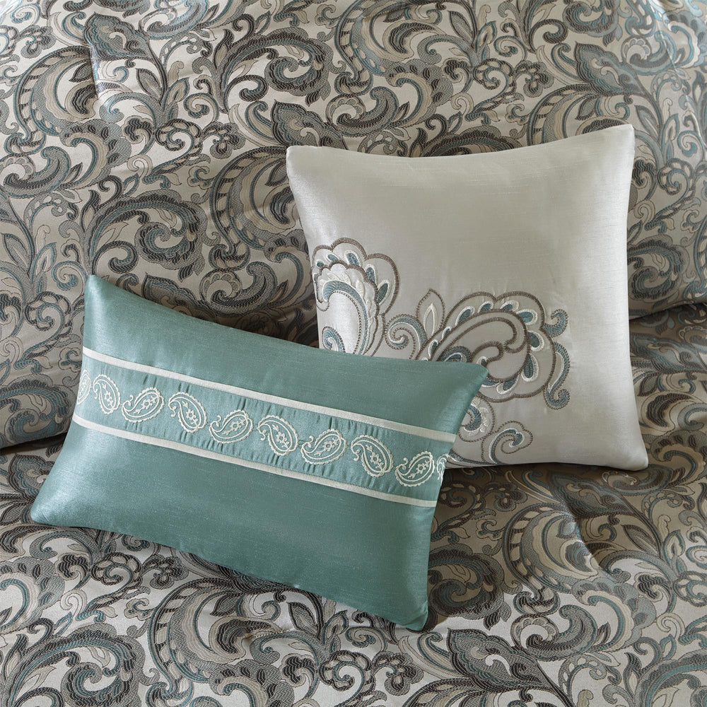 Madison Park valances et tiebacks montrant coordination et style fini