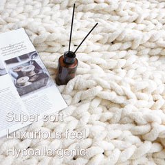 Plaid Maetoow sur canapé créant coin cosy et confortable