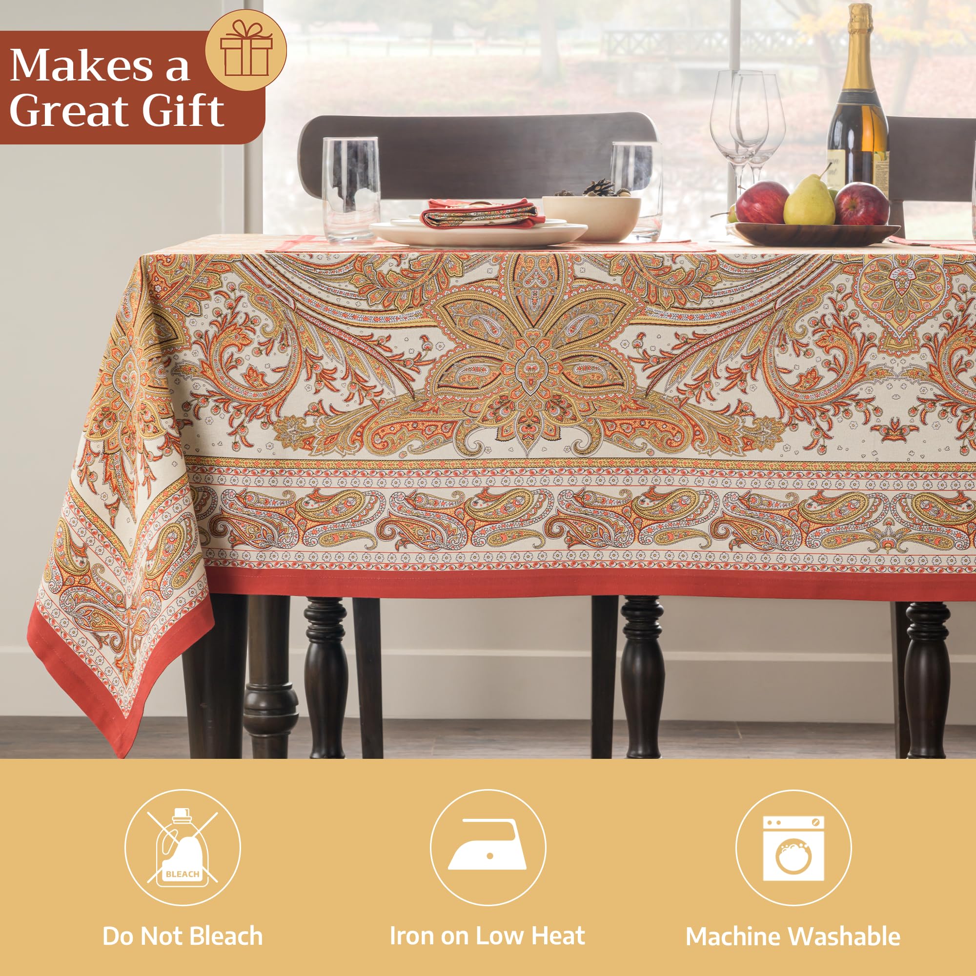 Maison d' Hermine nappe en situation repas créant ambiance festive