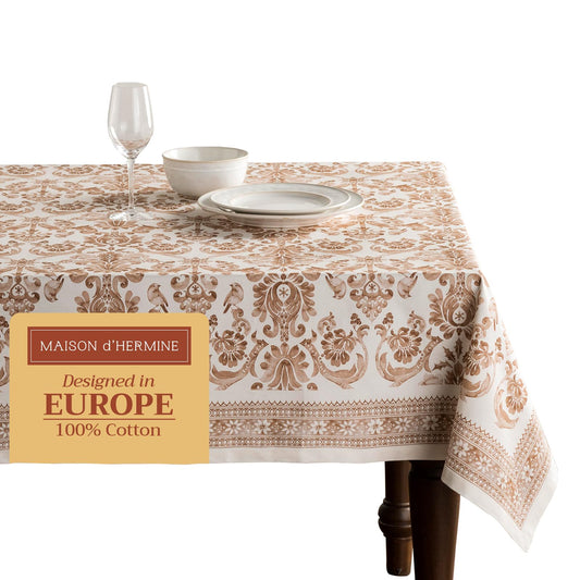 Maison d' Hermine nappe rectangulaire montrée entièrement pour mise en valeur