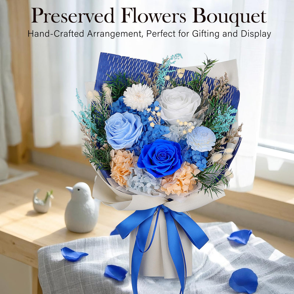MAMAMIKO gros plan sur une rose préservée bleue, texture et couleur conservées