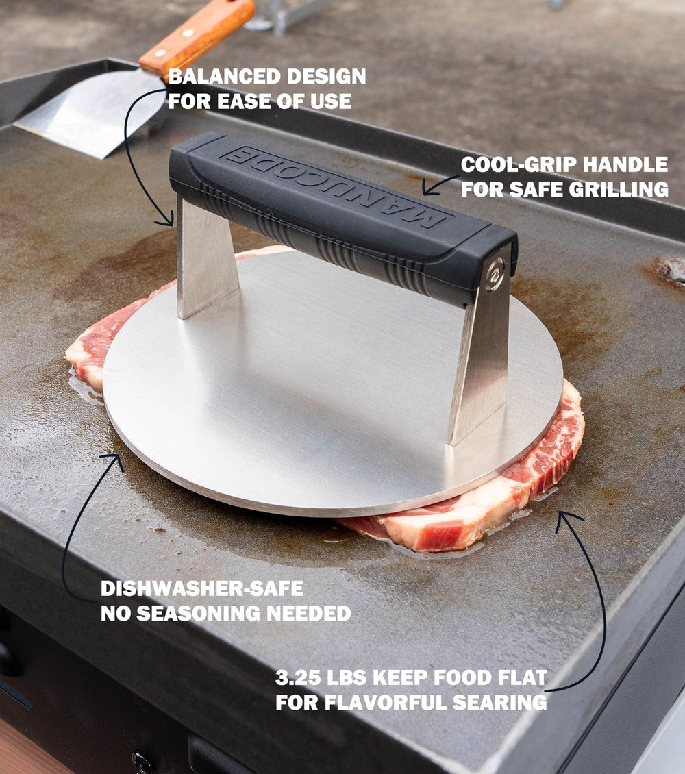 Manucode gros plan sur surface inox lisse pour cuisson sans adhérence