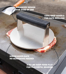 Manucode gros plan sur surface inox lisse pour cuisson sans adhérence