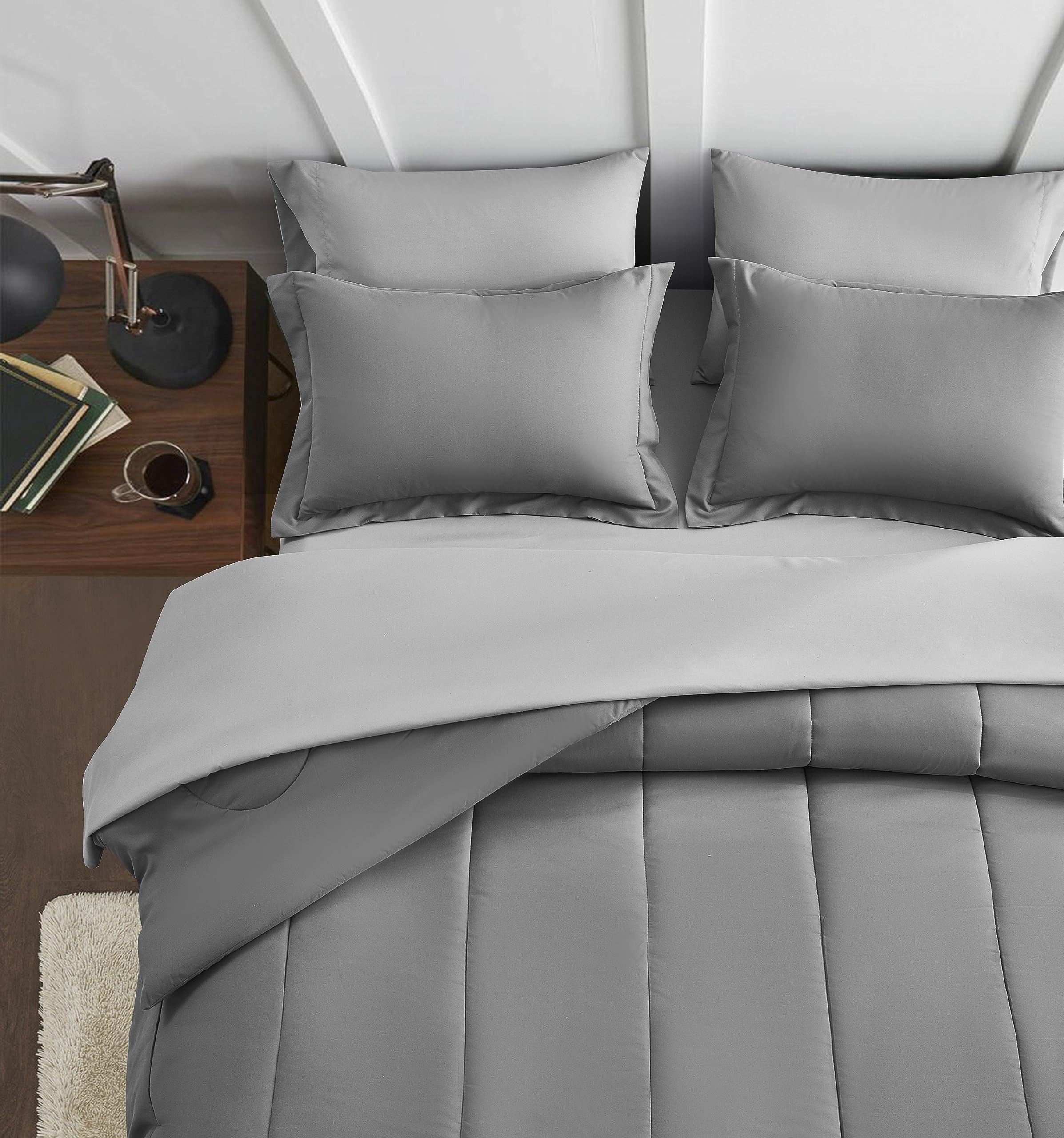 Maple&Stone couette installée dans une chambre stylée, offre un lit prêt et accueillant