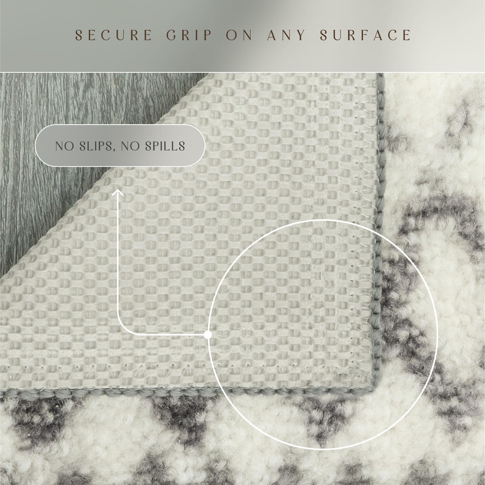 Maples Rugs posé dans un couloir contemporain apportant structure et style sans encombrer