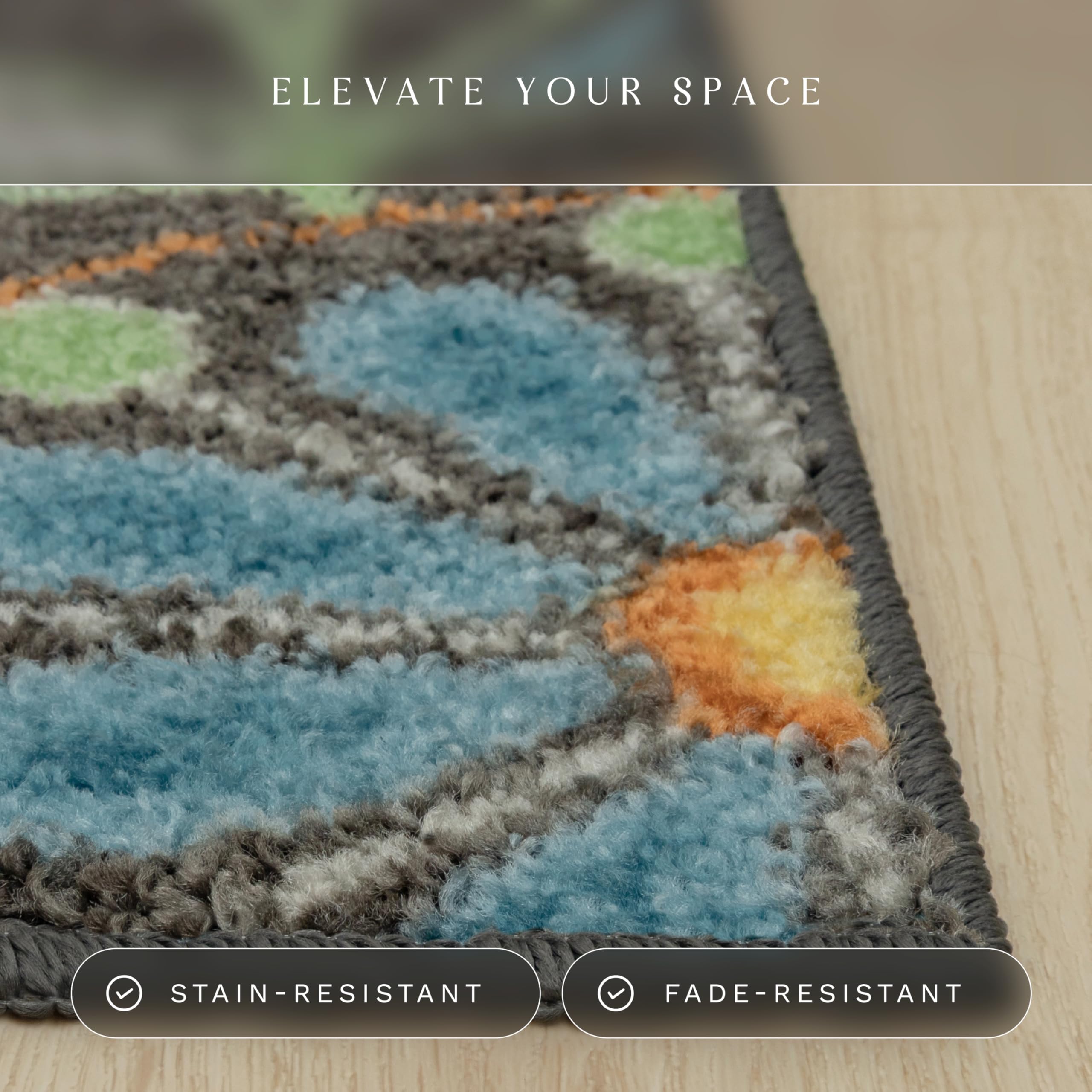 Maples Rugs Reggie posé en couloir ajoutant chaleur et couleur