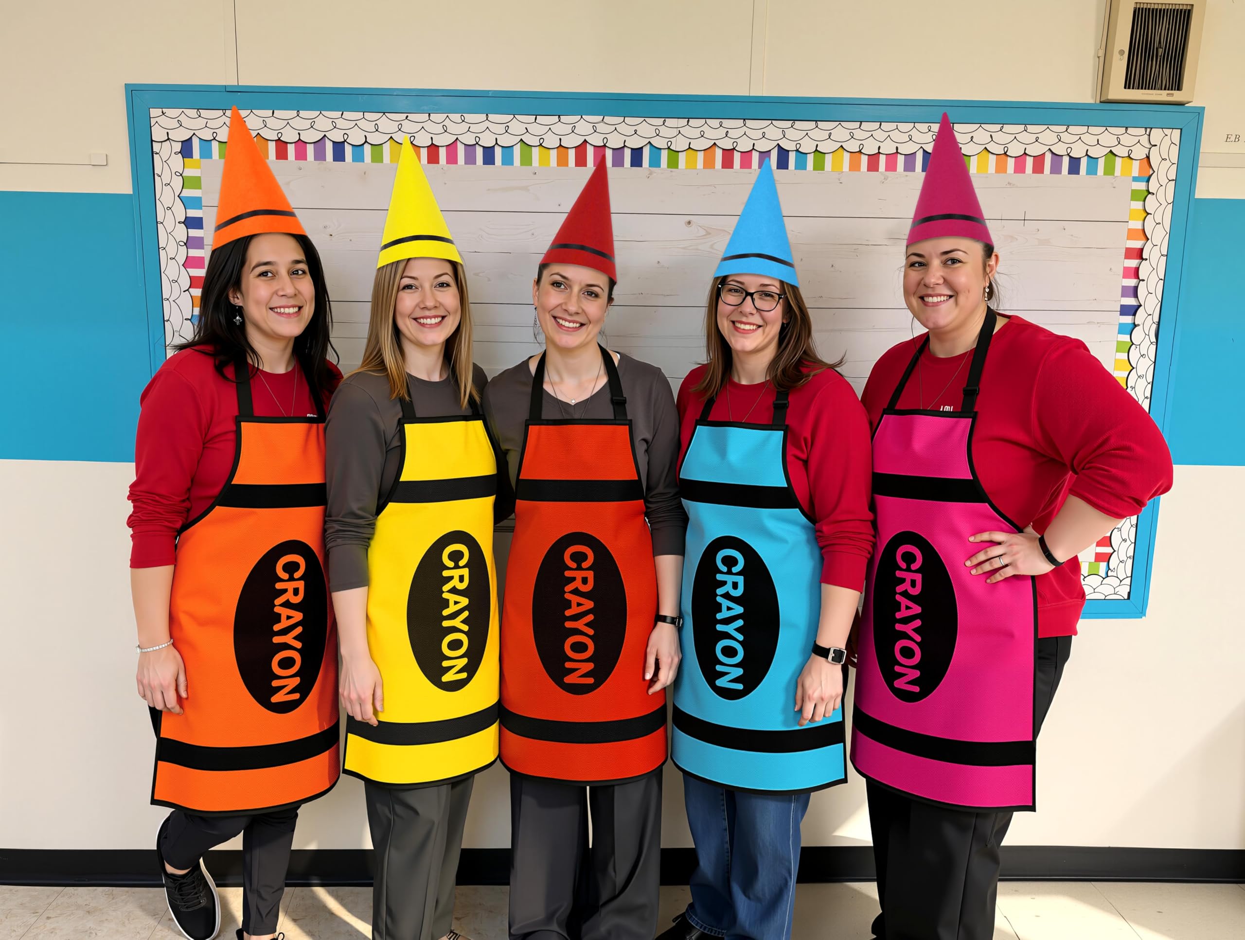 Maqiauly enseignants en classe portant les costumes pour événements