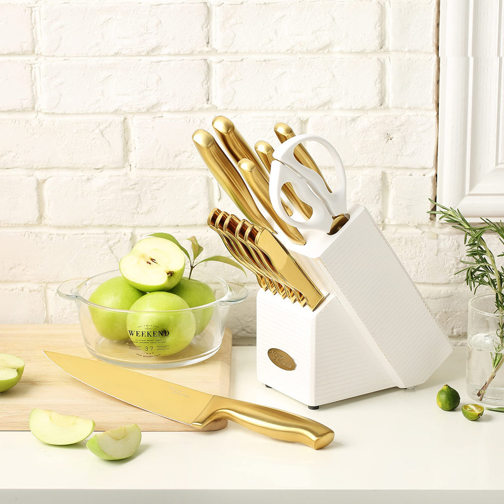 Marco Almond couteaux présentés à table, esthétique pour repas formels