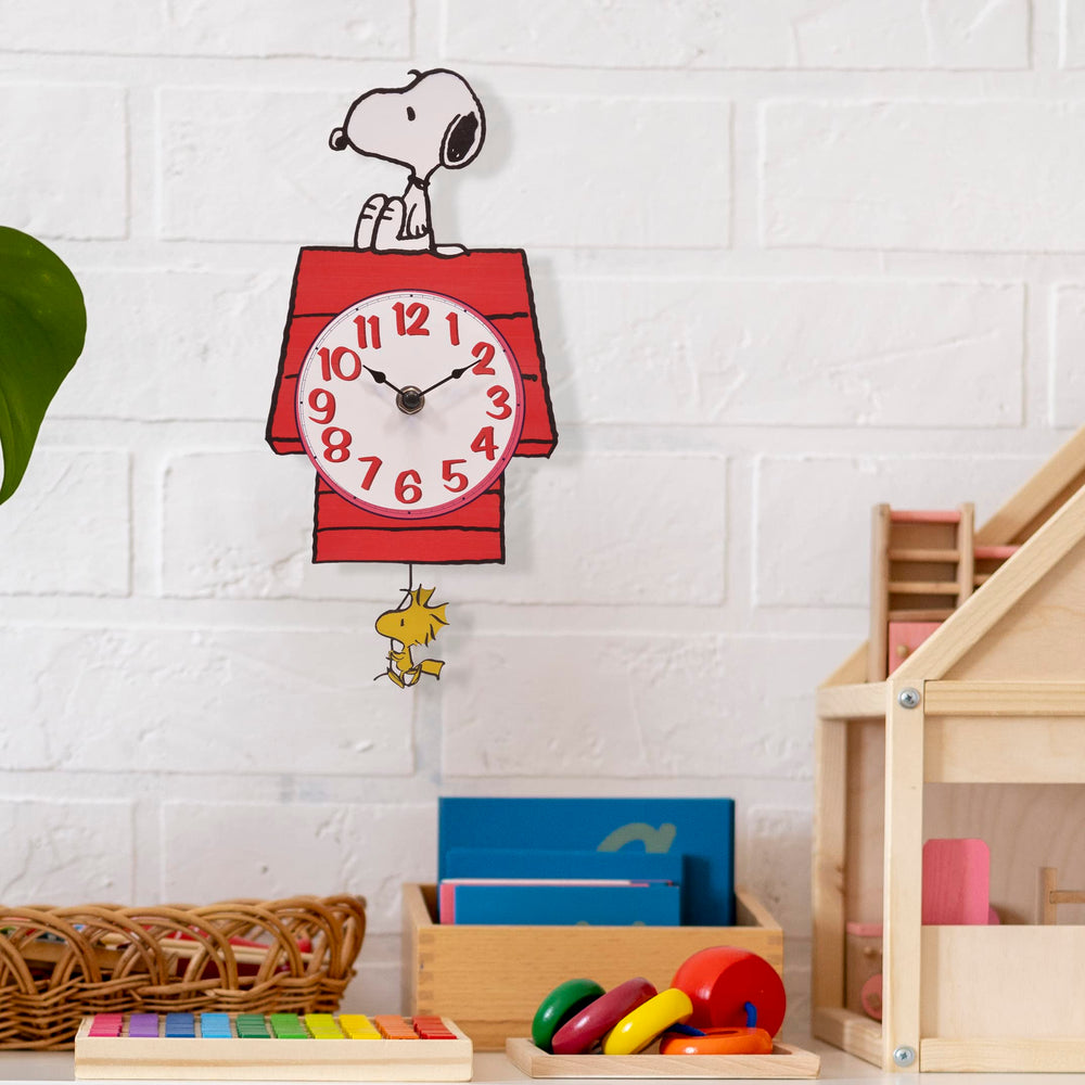 Mark Feldstein horloge en situation cuisine décor Peanuts apportant chaleur