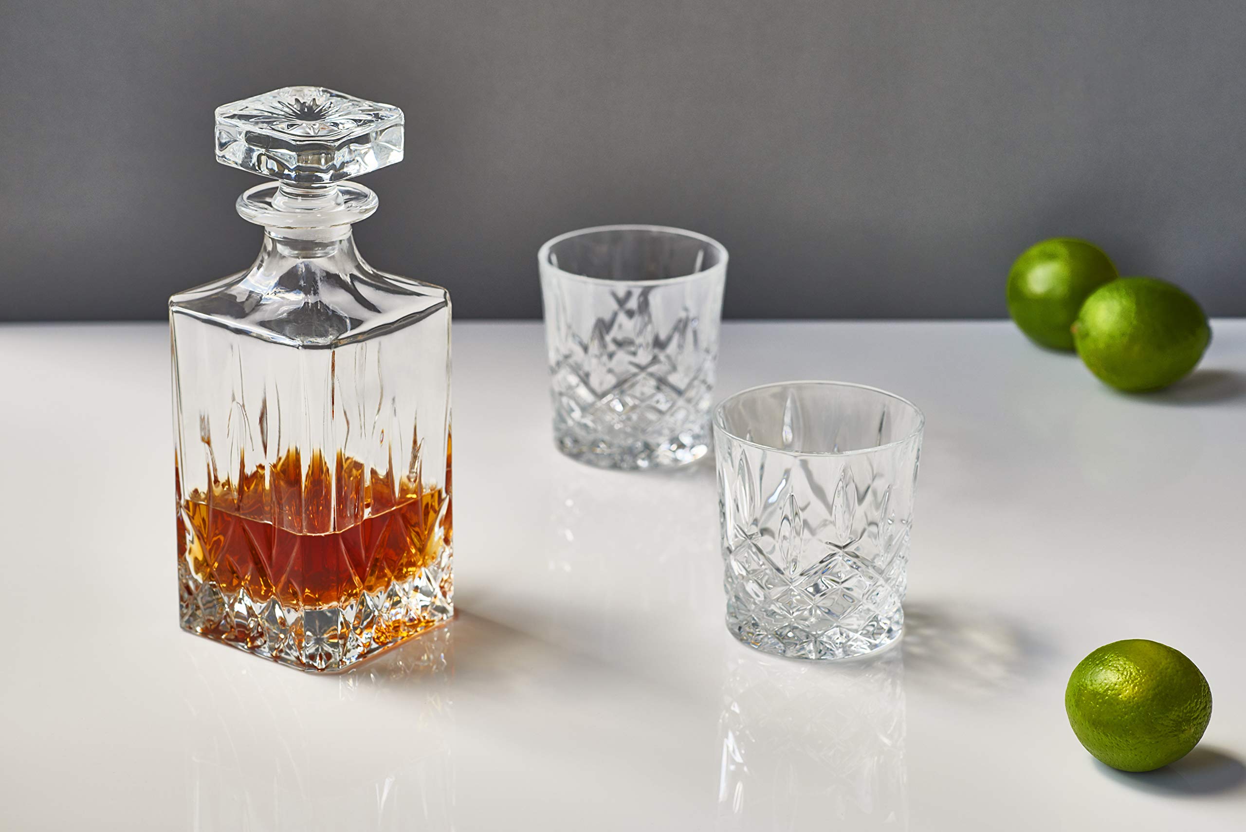 Marquis by Waterford zoom sur le bord du verre Markham pour finition nette