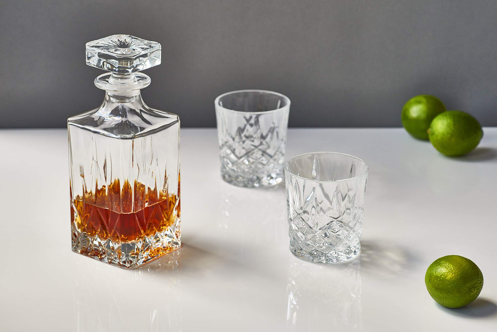 Marquis by Waterford zoom sur le bord du verre Markham pour finition nette