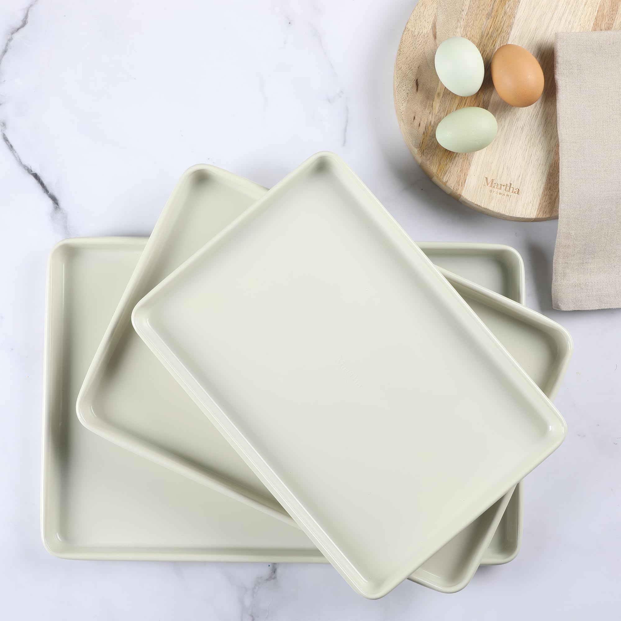 Martha Stewart comparaison d'échelle avec une main pour visualiser les trois tailles