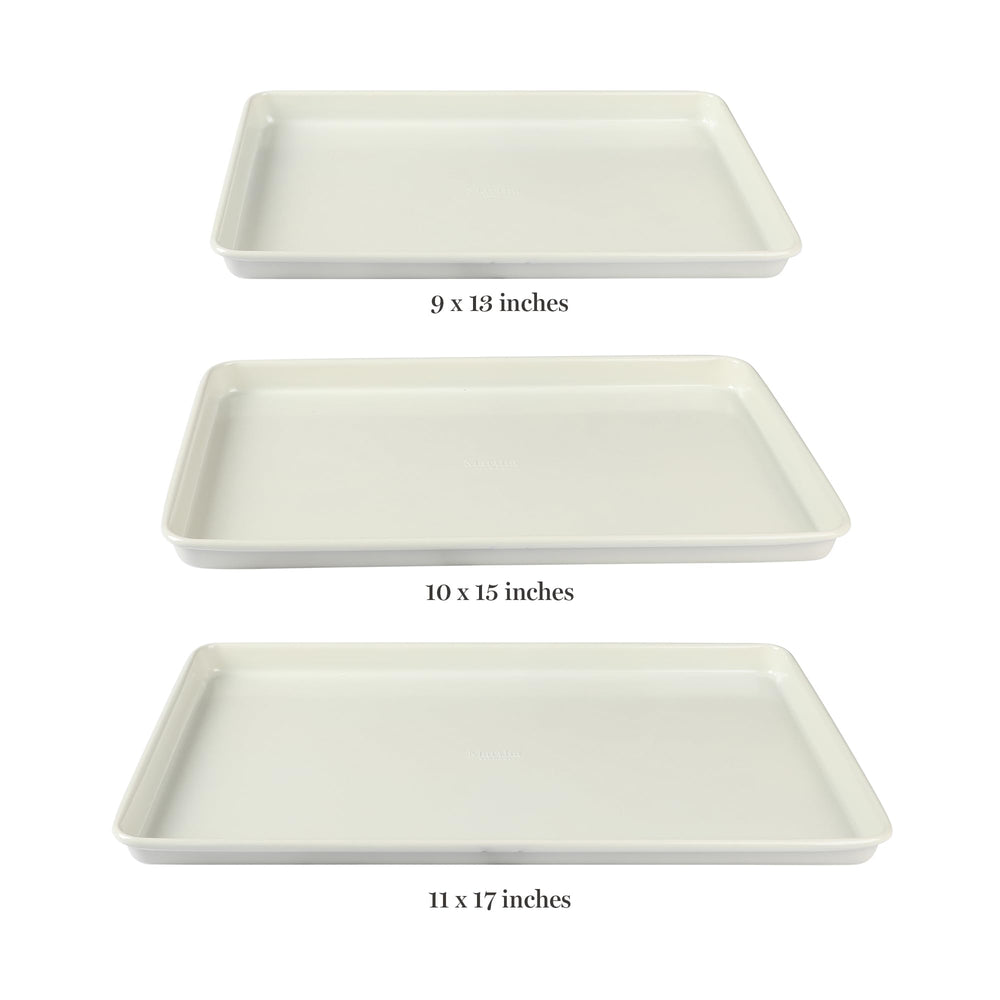 Martha Stewart ensemble des trois plaques sur plan de travail pour préparer repas rapides