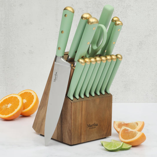 Martha Stewart gros plan lame tranchante en acier haute teneur reprend coupe nette