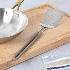 Martha Stewart ustensiles en action pour préparation efficace et nette