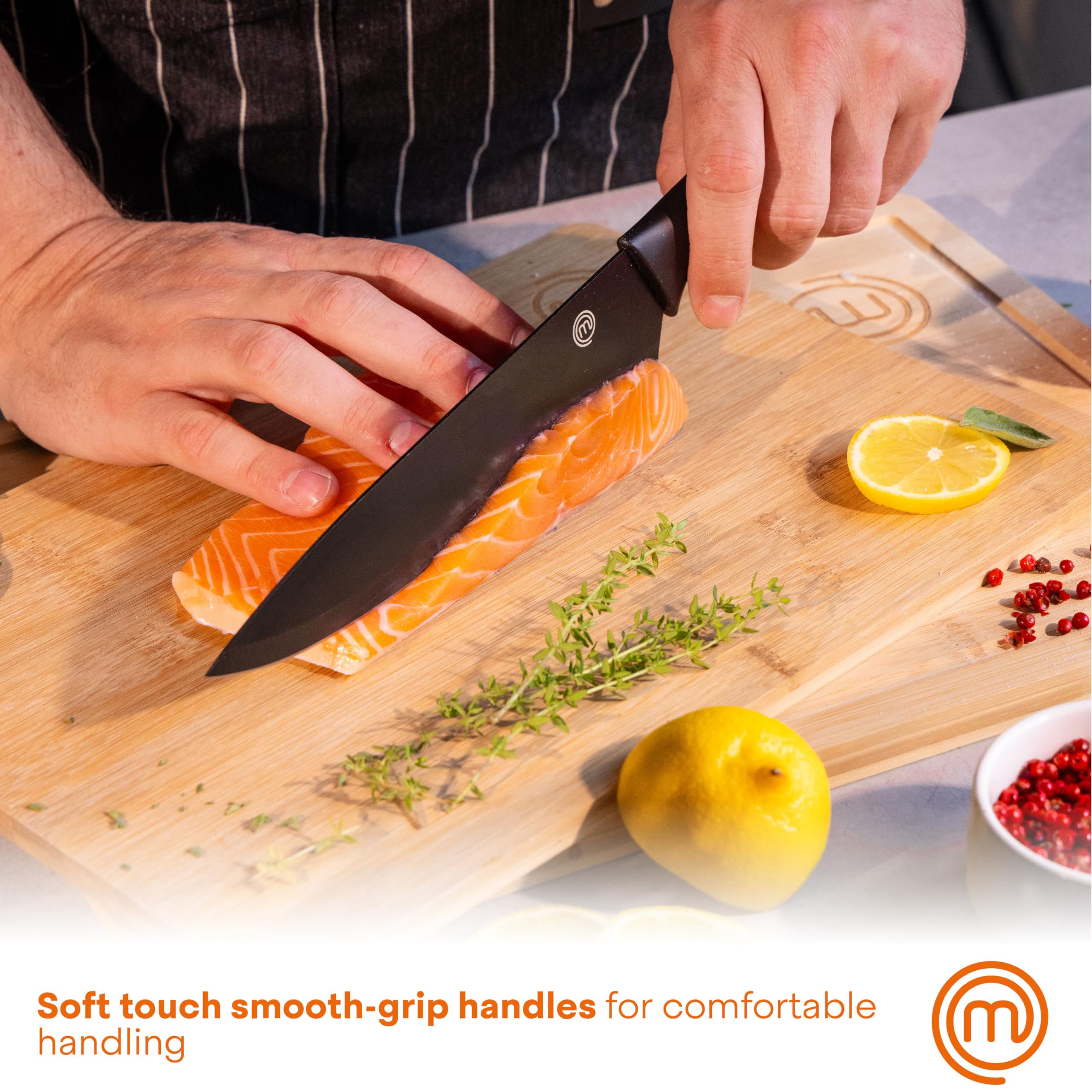 MasterChef comparaison visuelle des tailles des couteaux pour évaluer l'échelle