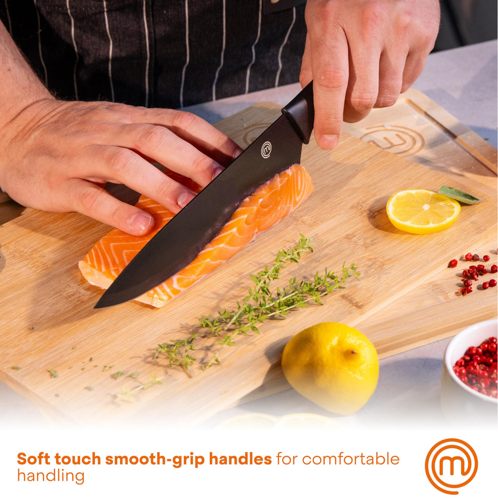 MasterChef comparaison visuelle des tailles des couteaux pour évaluer l'échelle