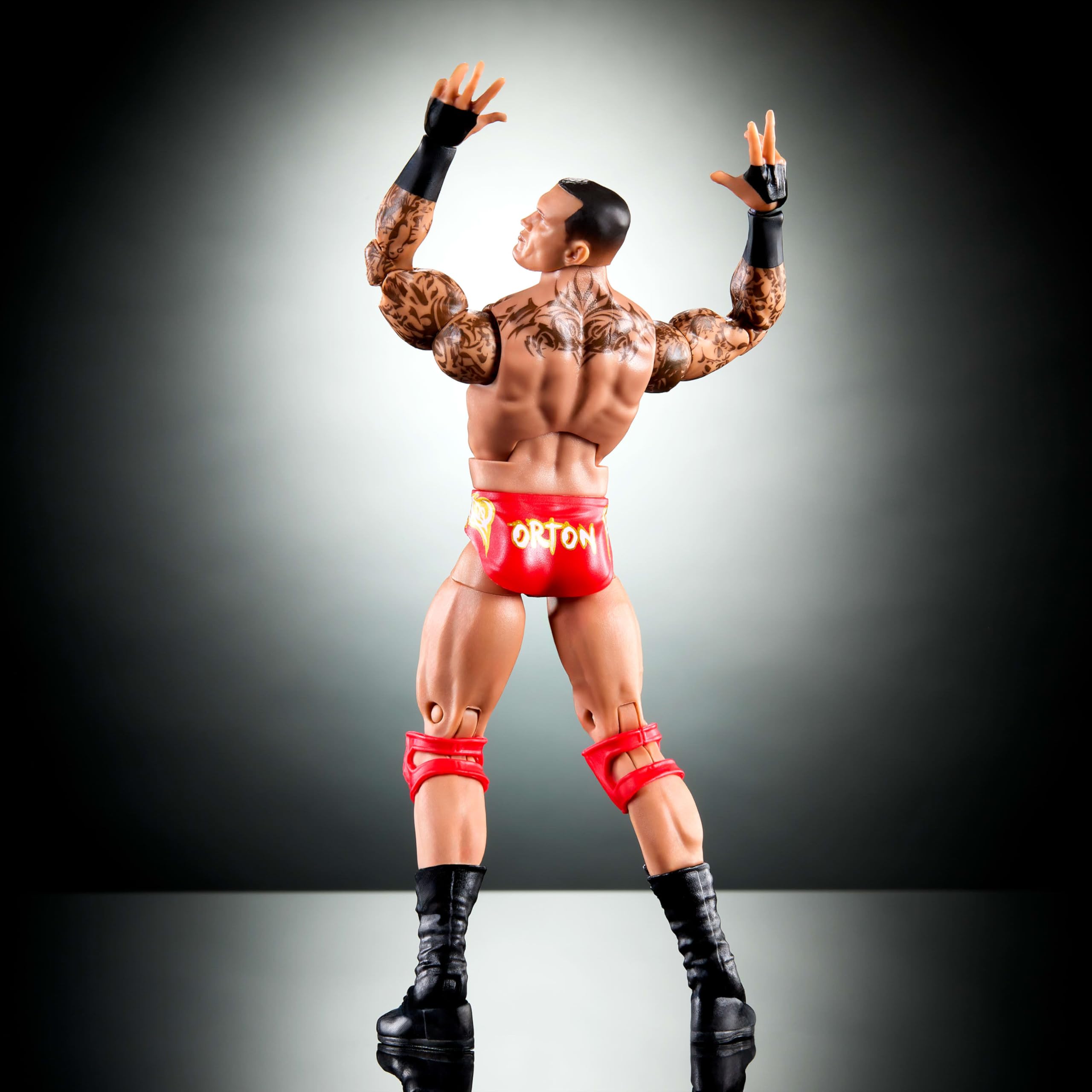 Mattel figurine Randy Orton disposée dans une collection pour mise en scène