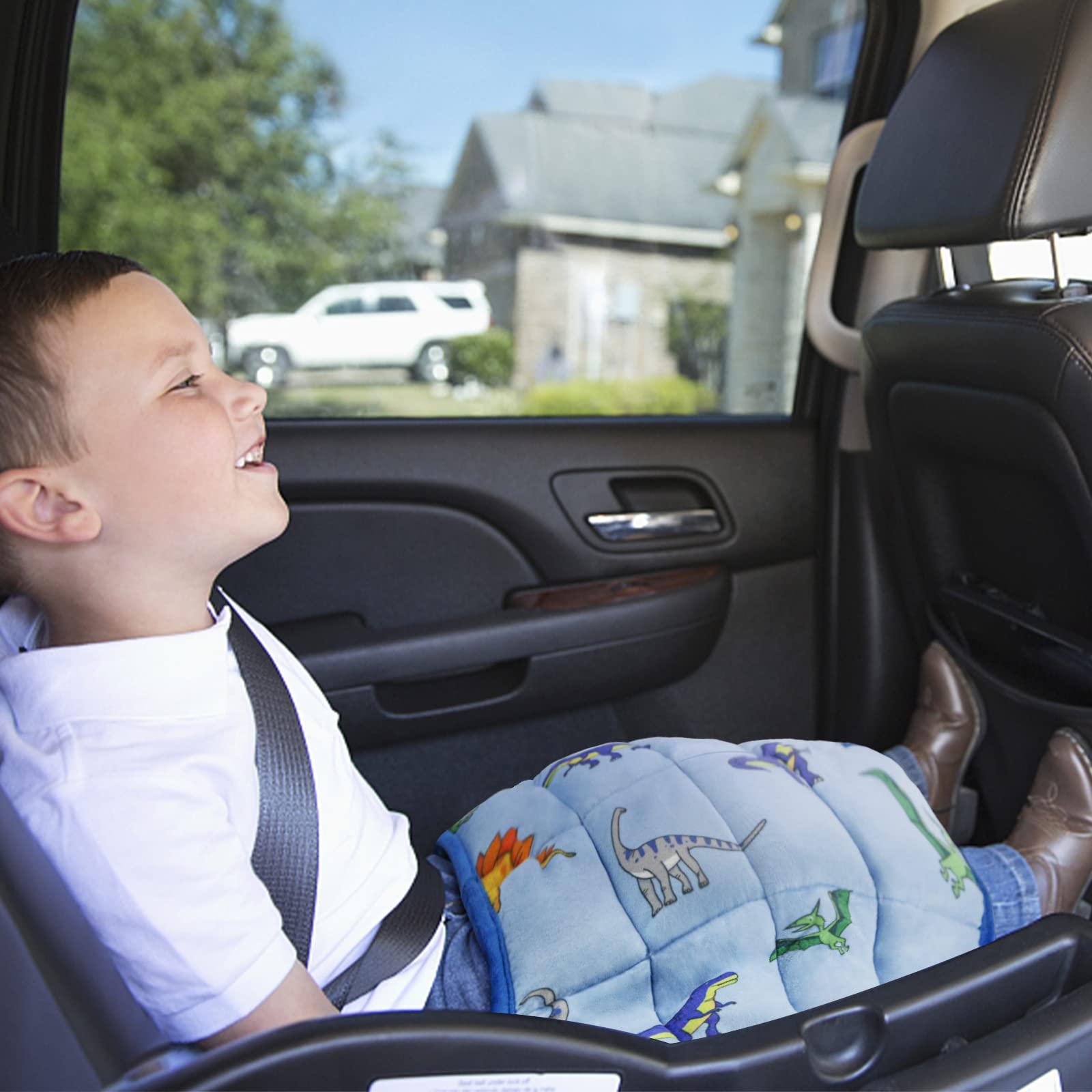 MAXTID enfant utilisant la couverture sur les genoux pour concentration et calme