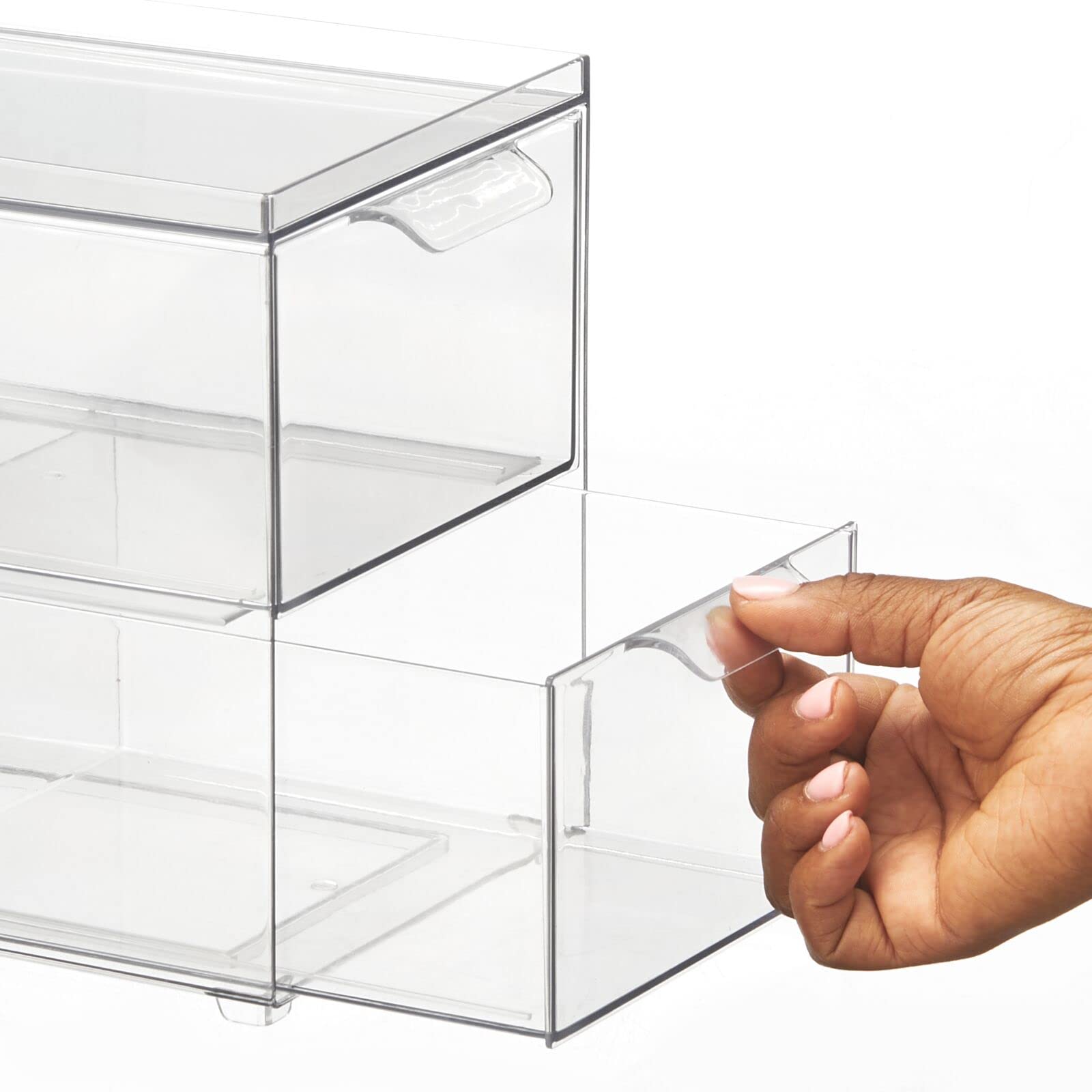 mDesign boîte rangée dans un placard optimisant espace et ordre