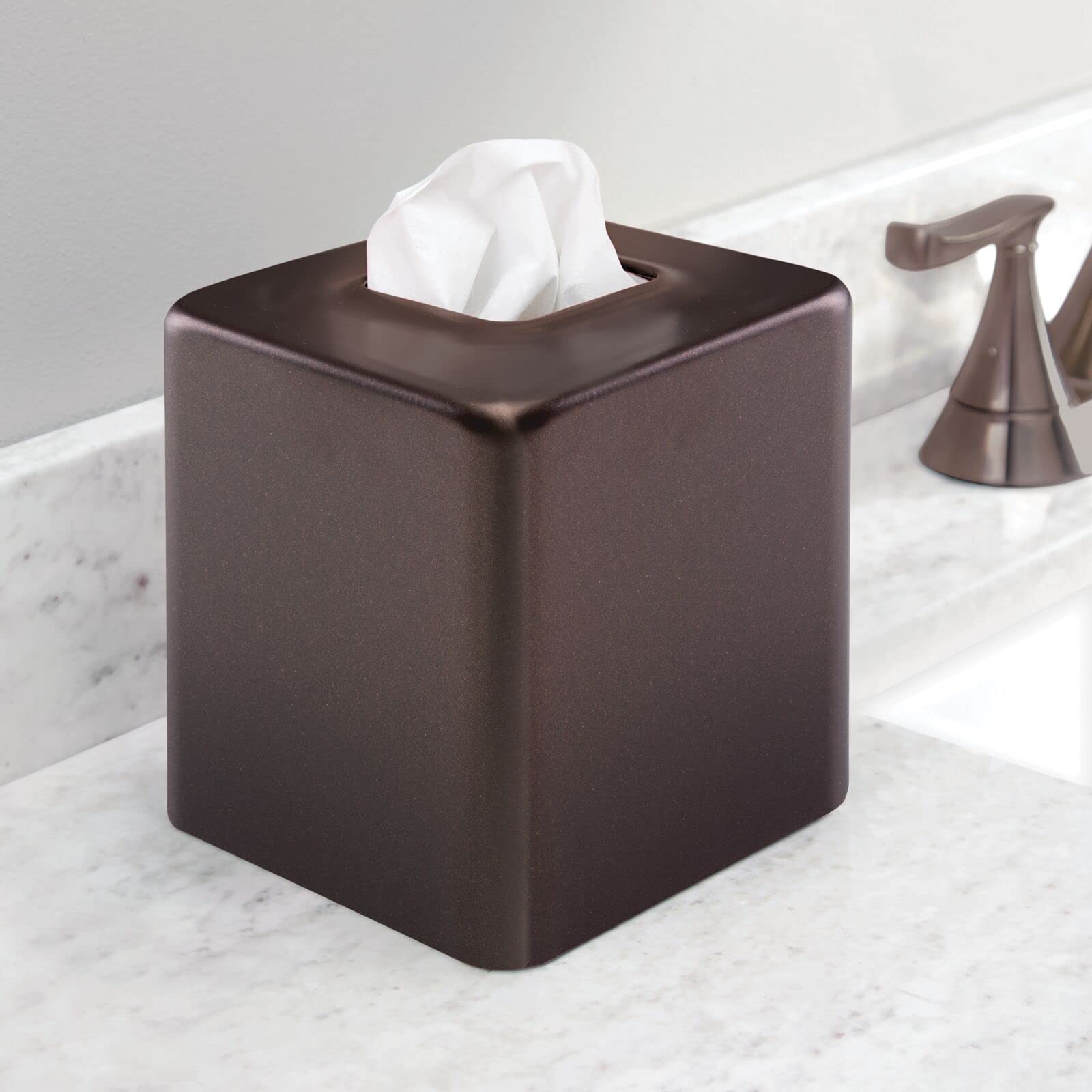 mDesign détail du fini bronze montrant résistance et aspect chaleureux