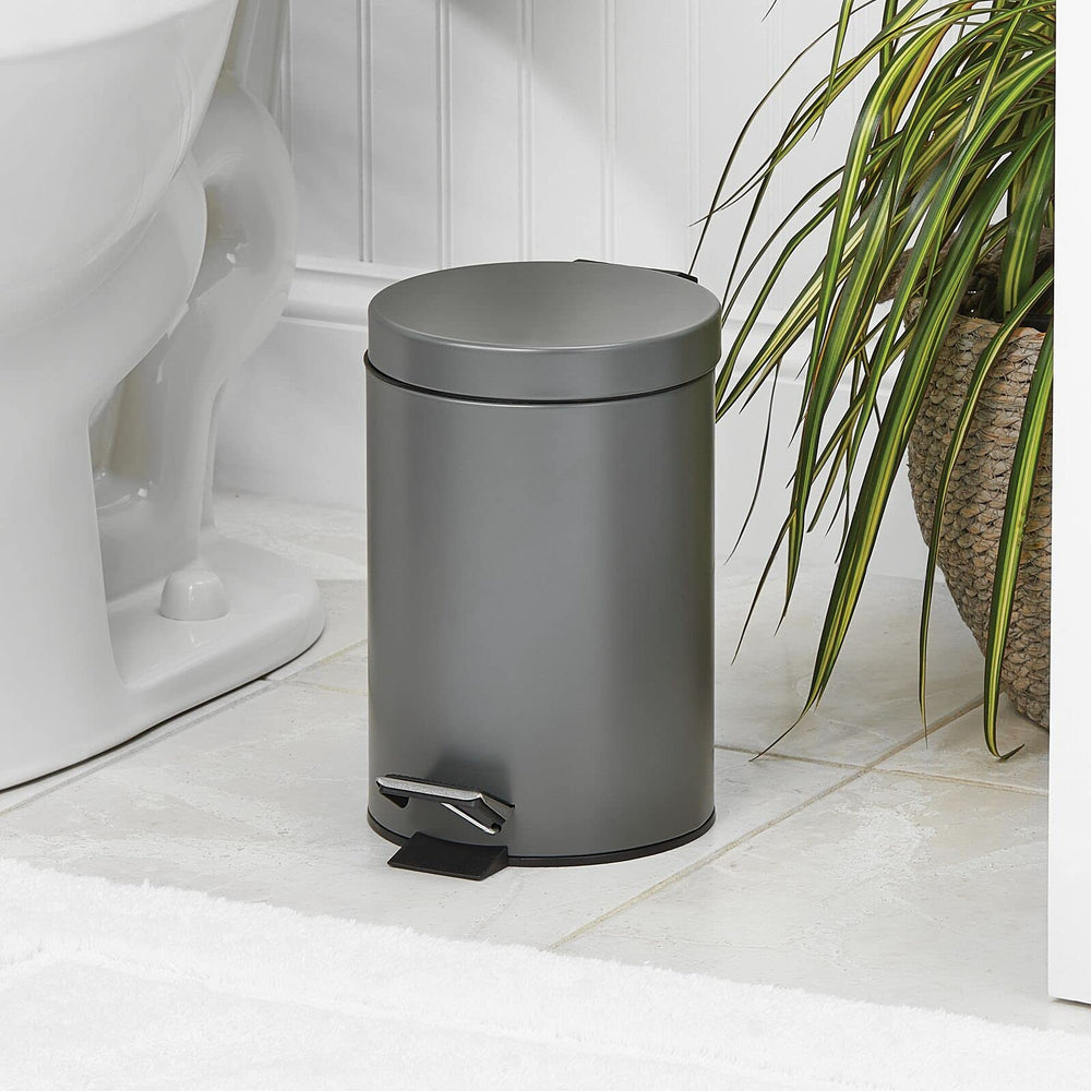 mDesign poubelle couvercle ouvert pour ouverture mains libres et hygiène