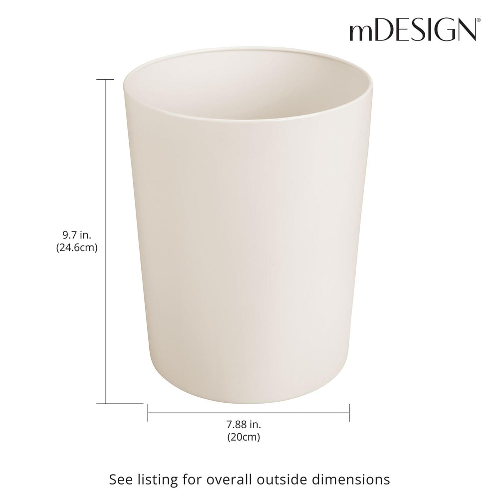 mDesign poubelle placée près lavabo apportant style fonctionnel