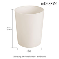 mDesign poubelle placée près lavabo apportant style fonctionnel