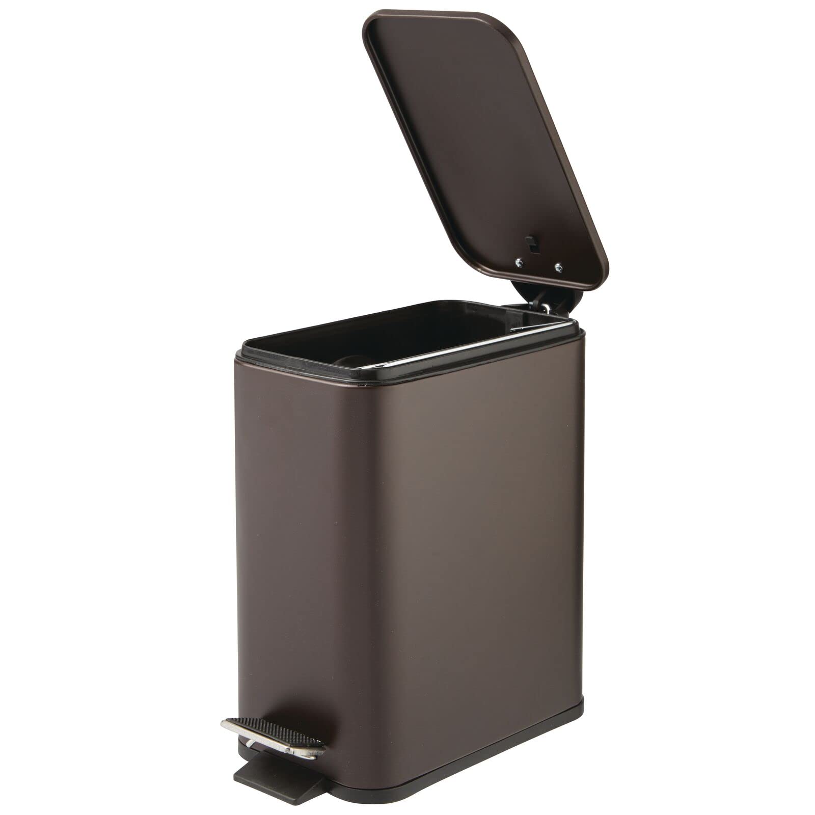 mDesign comparaison d'échelle posée près d'une chaise, montre taille compacte