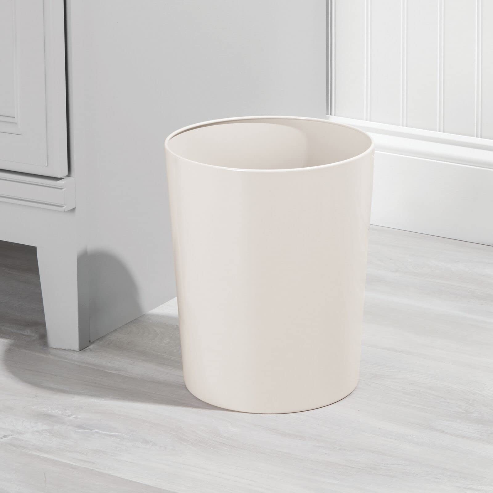 mDesign gros plan acier inoxydable montrant texture durable