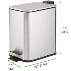 mDesign poubelle pédale en métal montrant ouverture hygiénique sans contact