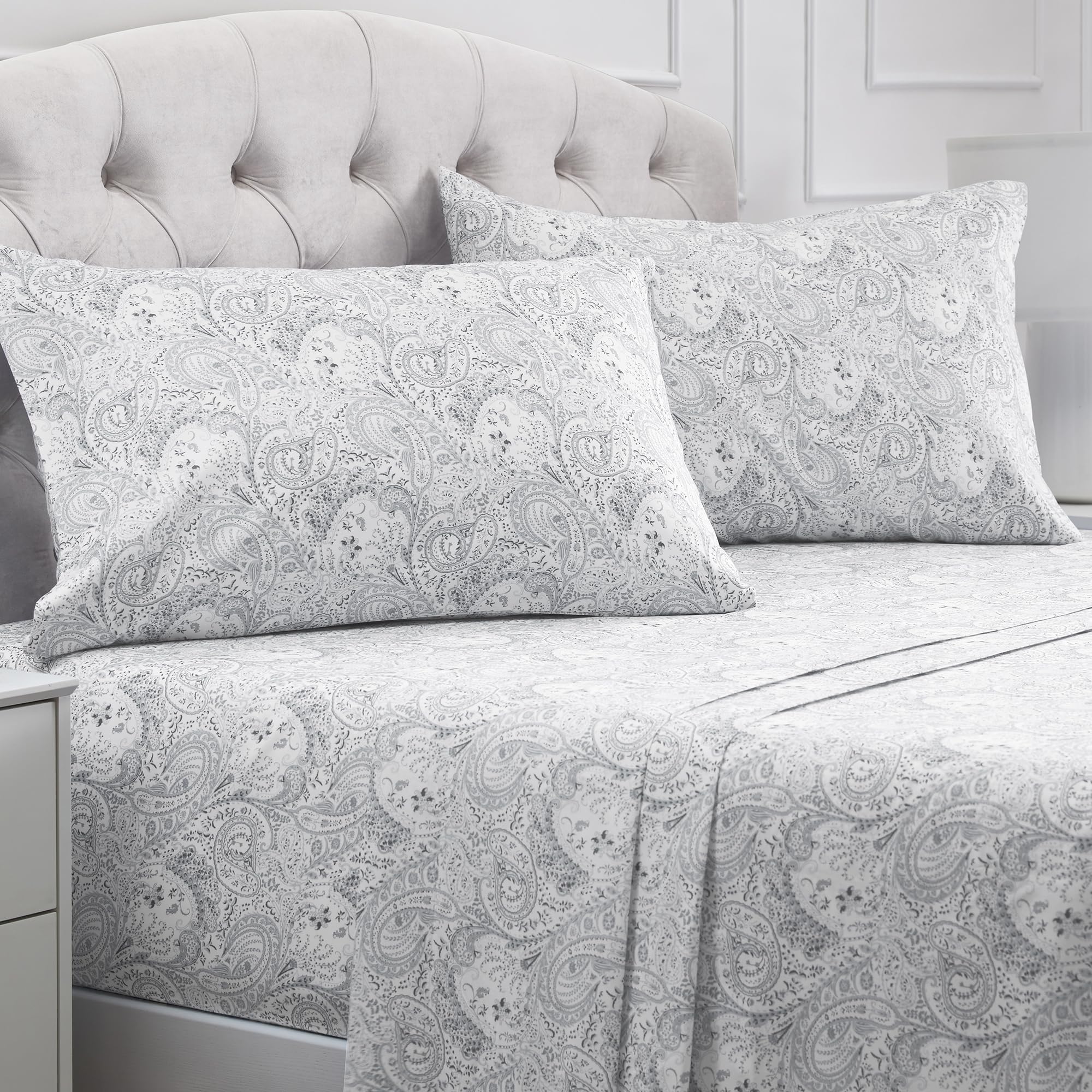 Mellanni emballage du set 4 pièces montrant le coloris Paisley Gray et une présentation soignée