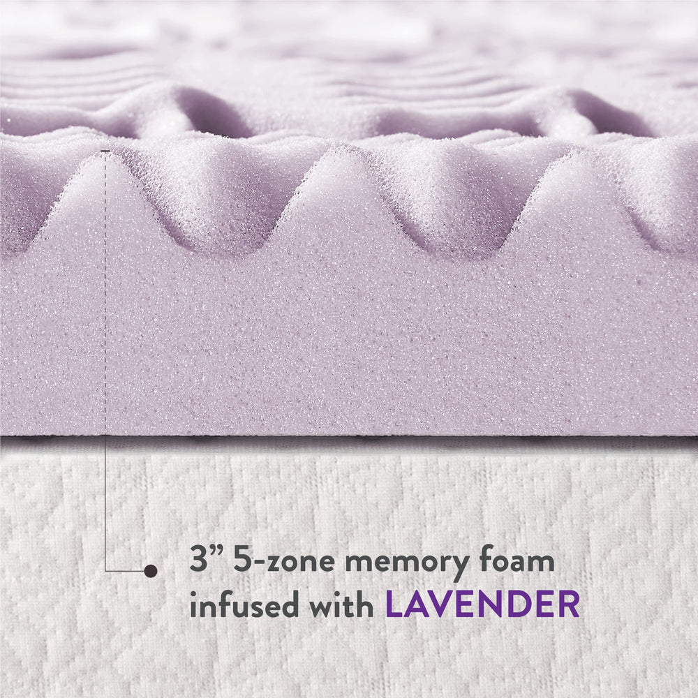 Mellow main touchant surface démontrant douceur et accueil de la mousse
