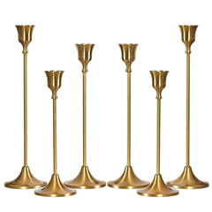 MENONEE ensemble face montrant six chandeliers dorés élégants pour décoration