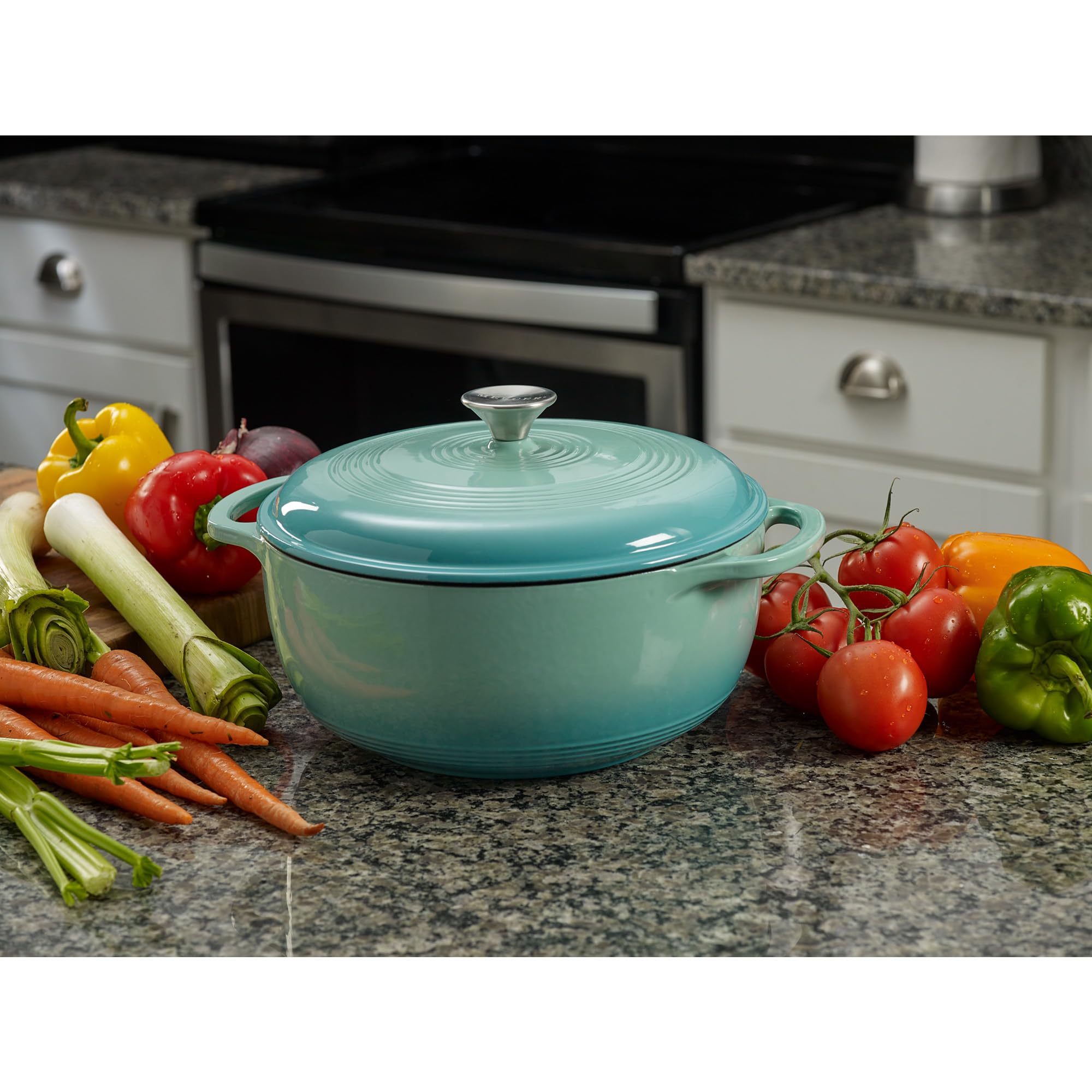 Mercer Culinary cocotte posée en table stylée apportant couleur et élégance
