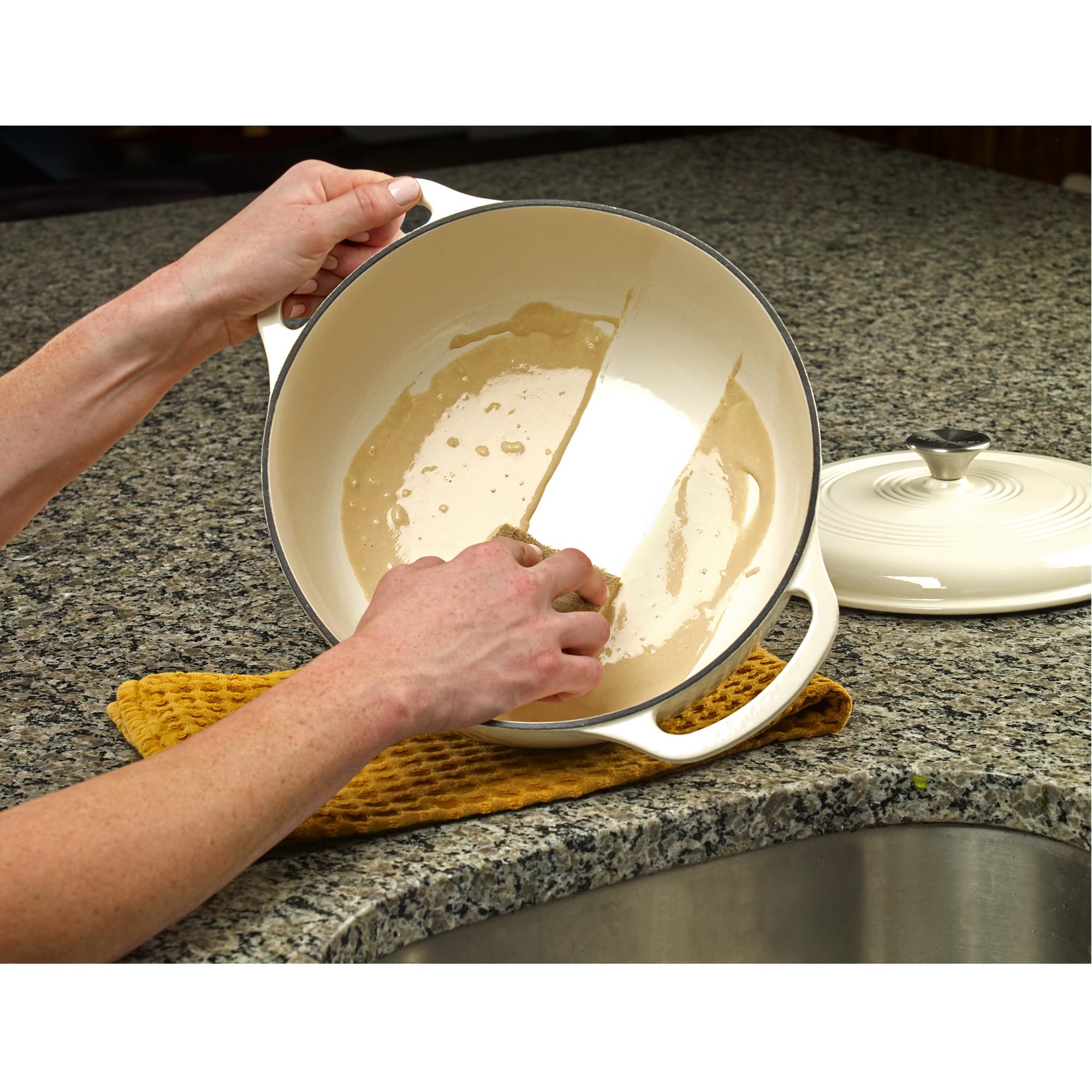 Mercer Culinary cocotte posée sur plaque montrant compatibilité cuisson