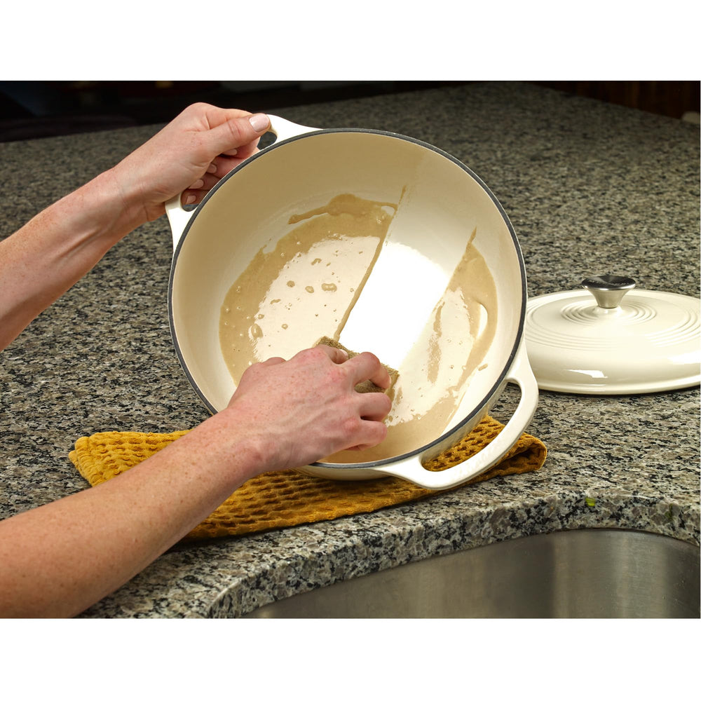 Mercer Culinary cocotte posée sur plaque montrant compatibilité cuisson