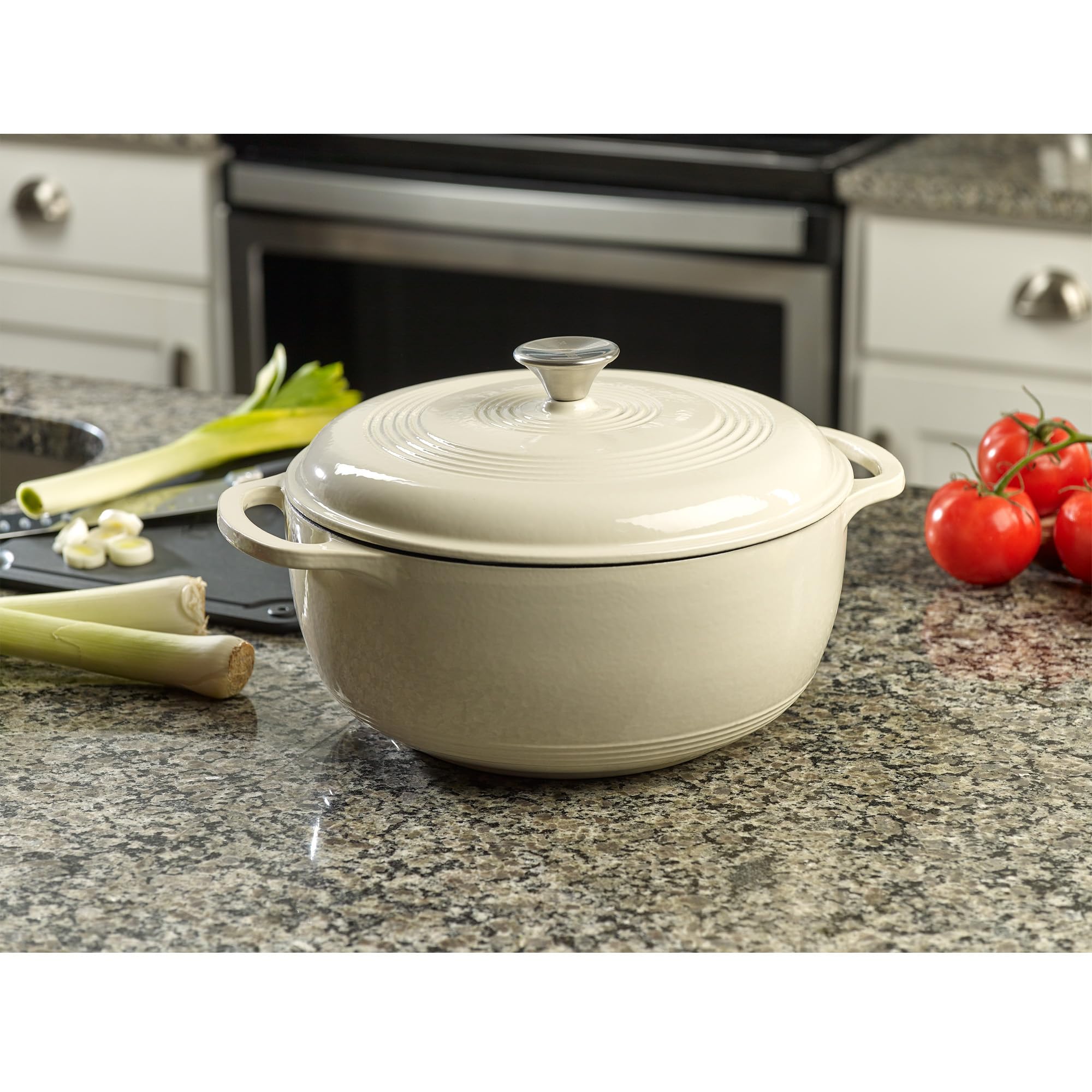 Mercer Culinary cocotte sur table dressée montrant service convivial