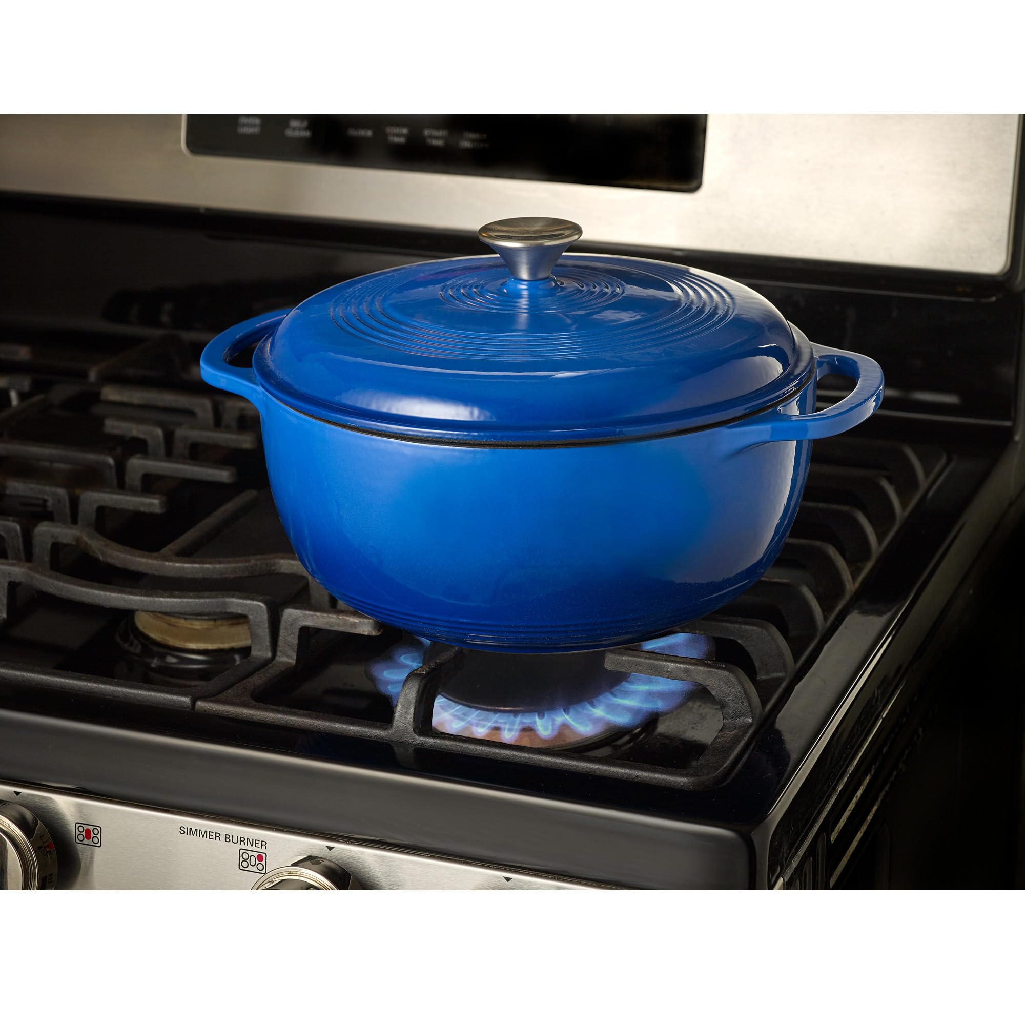 Mercer Culinary cocotte en usage avec soupe mijotée montrant performance thermique