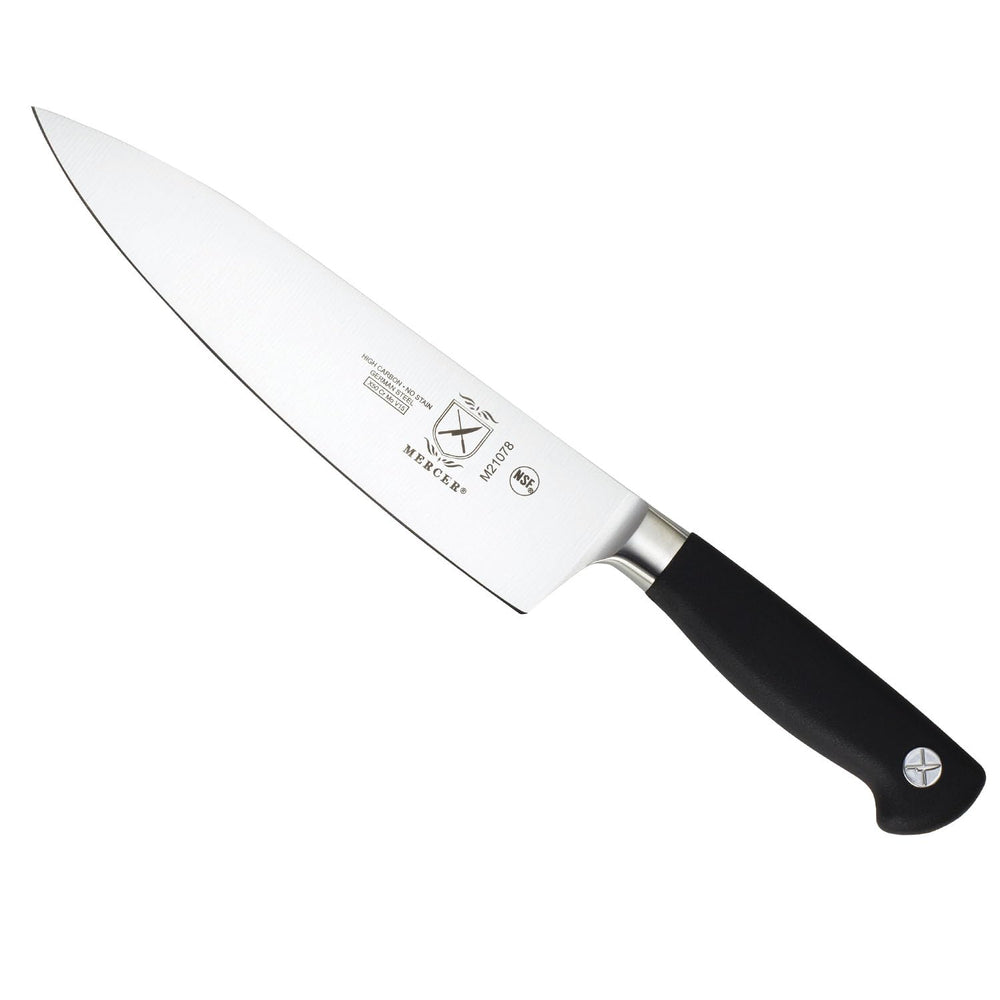Mercer Culinary vue de face du couteau 8 pouces montrant la lame et l'équilibre