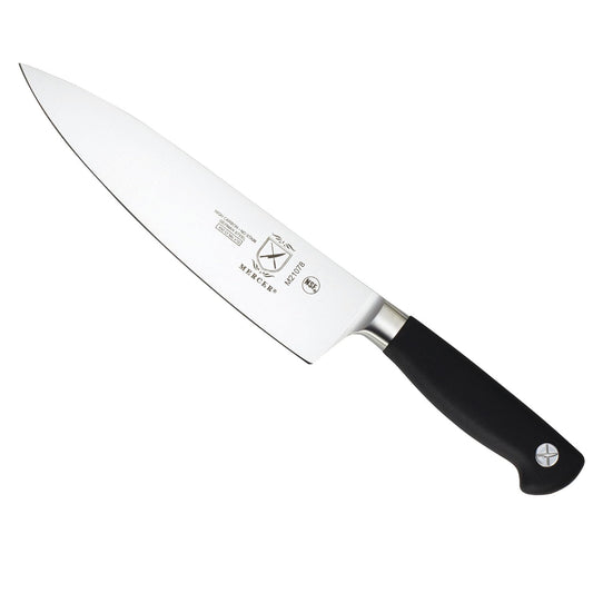 Mercer Culinary vue de face du couteau 8 pouces montrant la lame et l'équilibre